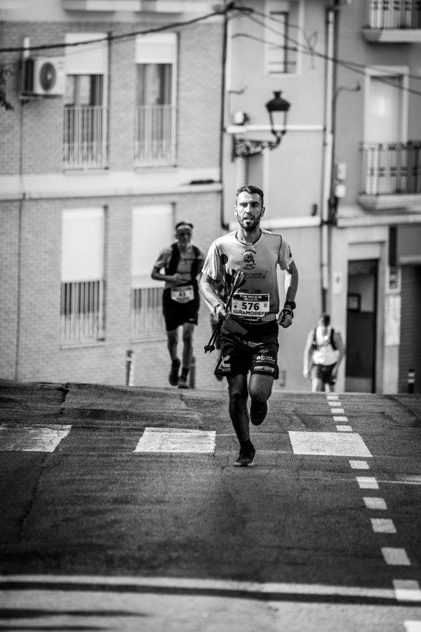 Participantes en una carrera urbana