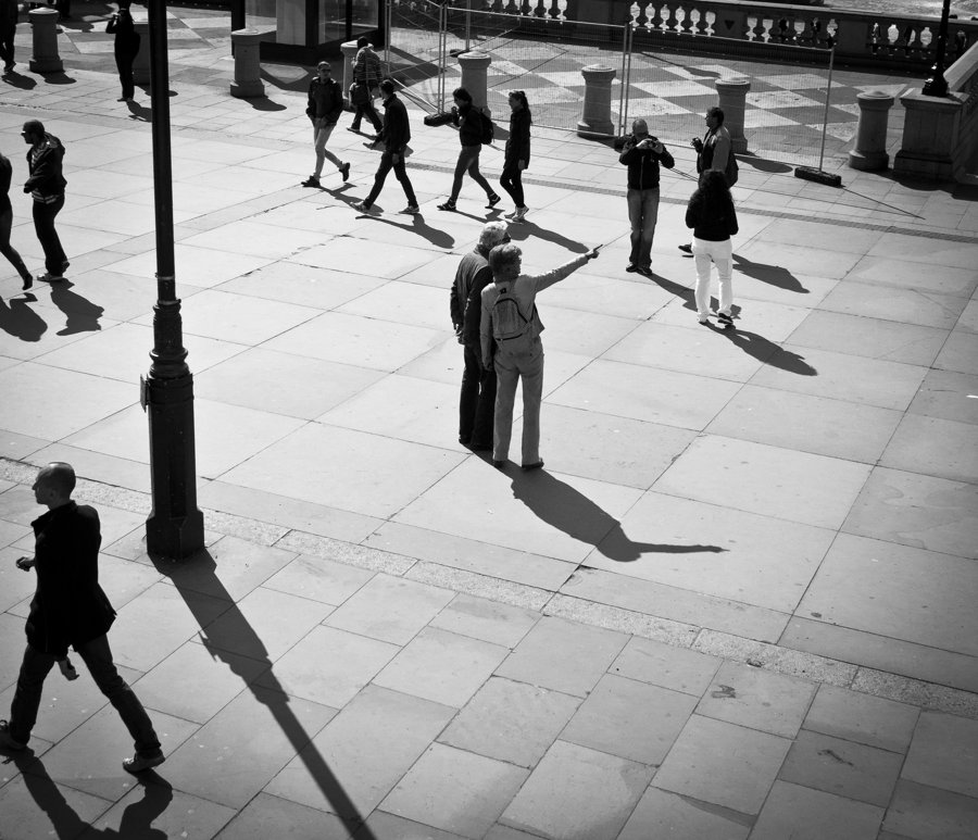 Peatones y sombras vistos desde arriba